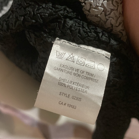 Super stretchy double sided hooded vest - Picture 7 of 9